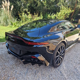 Aston Martin V8 Vantage